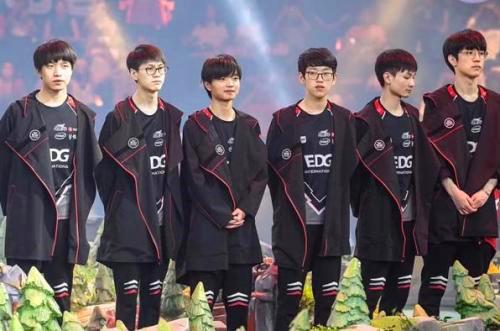 动凭借其惊 动凭借其惊